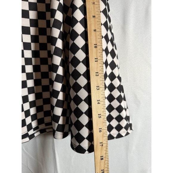 HOT TOPIC Wms S BLACK/WHITE CHECKERED SLIP ON MINI SKIRT STRETCHY Pockets Punk - Picture 4 of 7